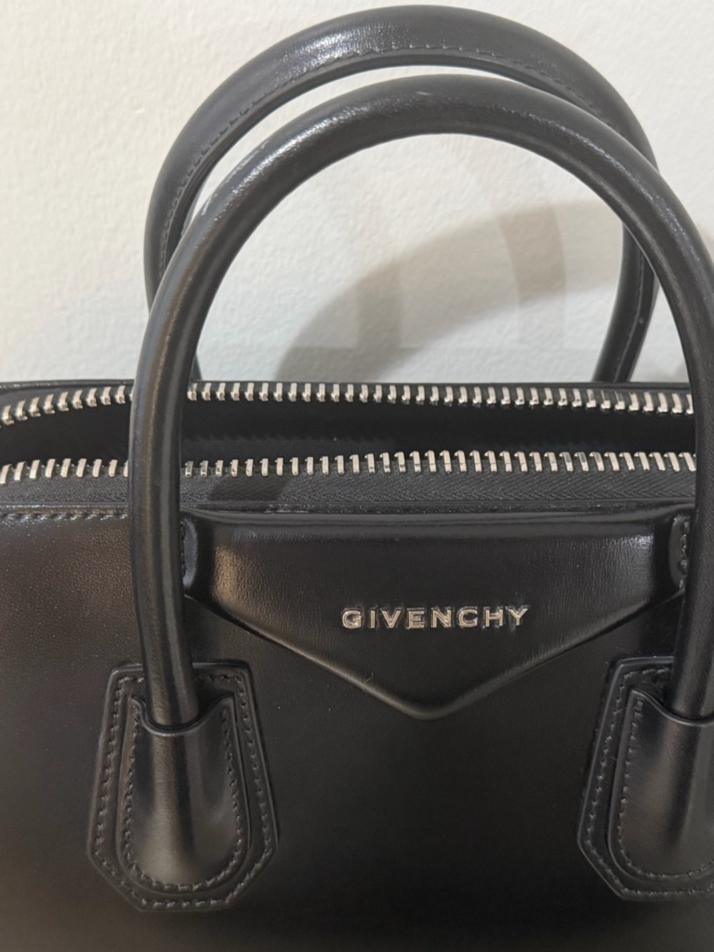 Givenchy Medium Black Antigona Smooth Leather Satchel - Picture 4 of 10